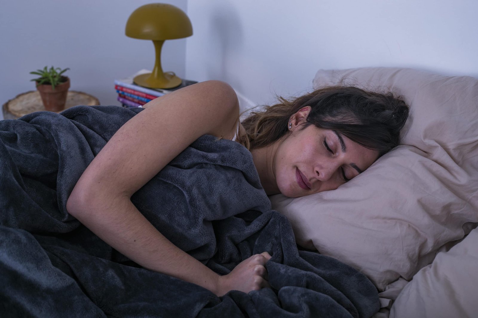 femme brune couverture pondérée
