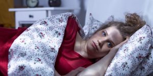 Je suis fatigué mais j’arrive pas a dormir : Quoi faire ?