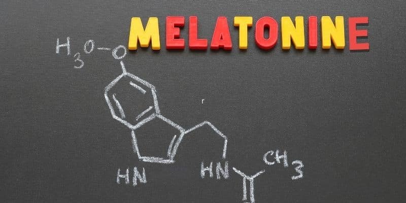 La couverture lestée augmente les concentrations salivaires de mélatonine avant le sommeil chez les jeunes adultes en bonne santé