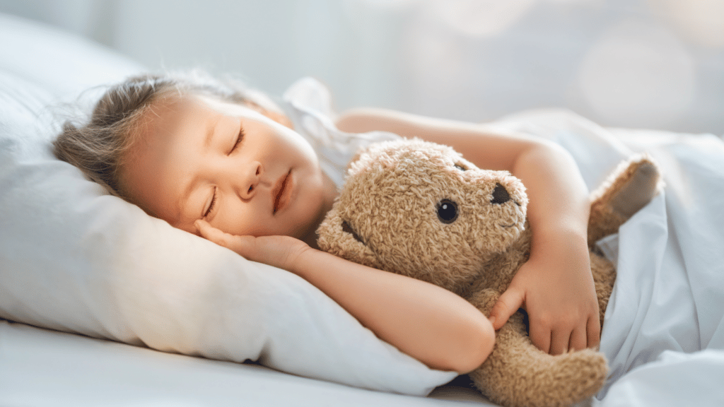 Enfant qui dort sur un oreiller