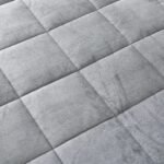 couverture_pondérée_sherpa_1_grise couverture lestée sherpa grise, compartiment de 10 cm x 10 cm